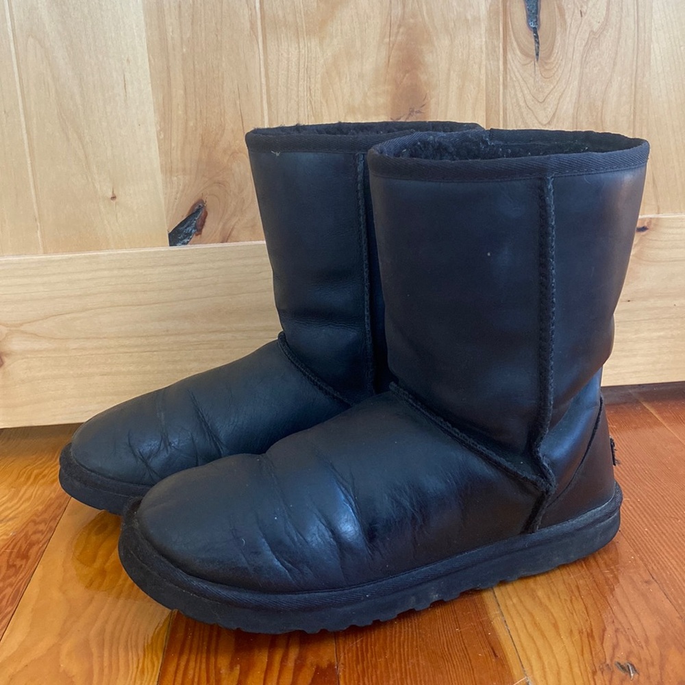 Ugg classic short black leather boot